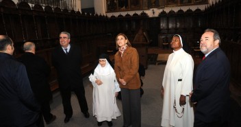 Cospedal visita la imagen del Cristo Redentor en el Convento de Santo Domingo el Real en Toledo