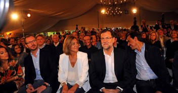 Cospedal y Rajoy durante el acto de balance #CumPPlimos: “De la crisis a la recuperación