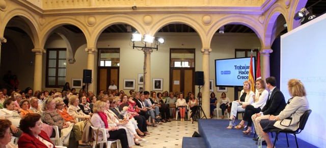 Cospedal en un acto con mujeres en Albacete