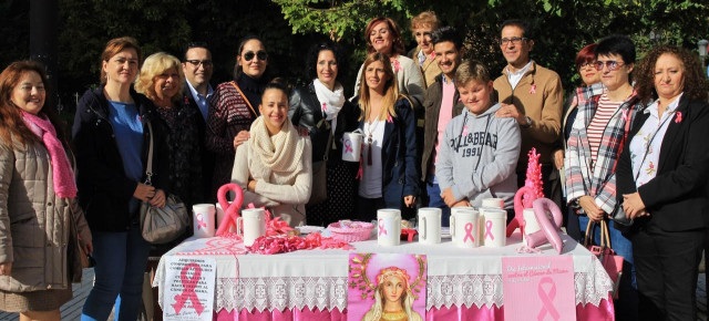 Agudo con la Asociación de afectadas de cáncer de mama en Puertollano 