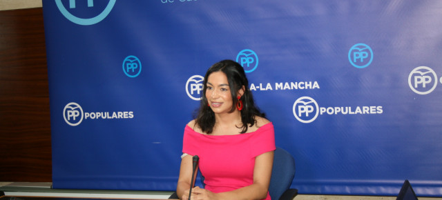Alonso durante la rueda de prensa en las Cortes de Castilla-La Mancha