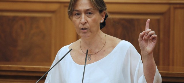 Ana Guarinos durante su intervención en el pleno de las Cortes de CLM