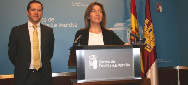 Guarinos  y Velazquez durante la rueda de prensa en las Cortes de CLM