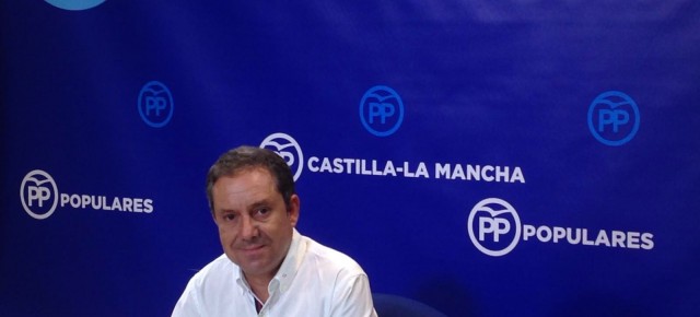 Martinez en rueda de prensa en las Cortes de CLM