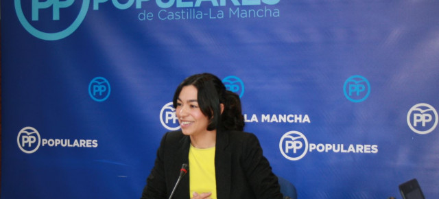 Alonso durante la rueda de prensa en las Cortes de CLM