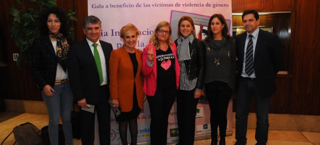 Cospedal con la directora de la fundación contra la violencia de género y la candidatura de Ciudad Real al cogreso y senado