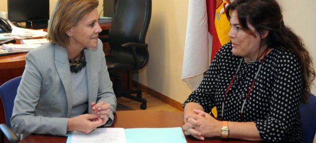 Cospedal durante la reunión con María Asunción Díaz del Río presidenta de UNICEF-CLM.