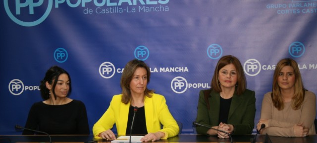 Las diputadas reginales Guarinos, Valentín, Alonso y Agudo durante la rueda de prensa