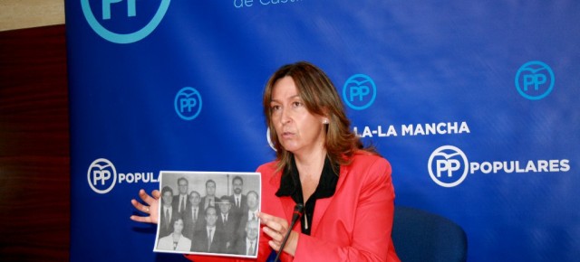 Ana Guarinos en rueda de prensa en las Cortes de CLM
