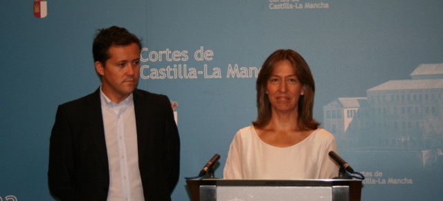 Guarinos y Velazquez durante su comparecencia antes de la constitución de la comisión de investigación sobre el cementerio de neumáticos en Seseña