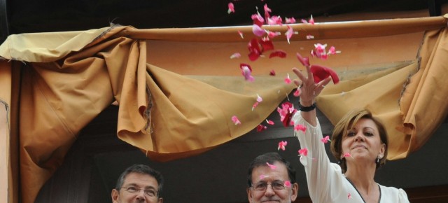 Cospedal con Rajoy durante la procesión del Corpus Cristi en Toledo