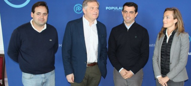 Cañizares con el presidente provincial del PP de Albacete, el Alcalde y Carmen Navarro candidata al congreso de los diputados
