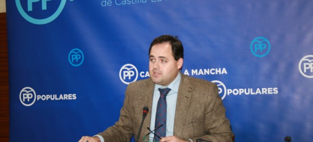 Nuñez durante la rueda de prensa en las Cortes de Castilla-La Mancha