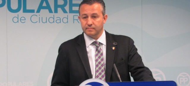 Adrián Fernandez durante la rueda de prensa en la sede del PP de Ciudad Real