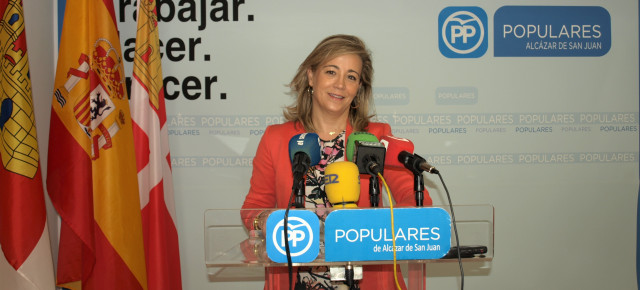 Merino en rueda de prensa en la sede del PP de Alcázar de San Juan (Ciudad Real)