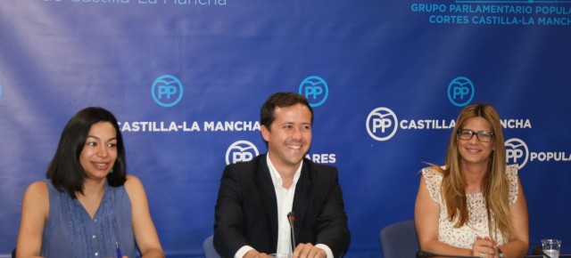 Alonso junto a Velazquez y Agudo en rueda de prensa