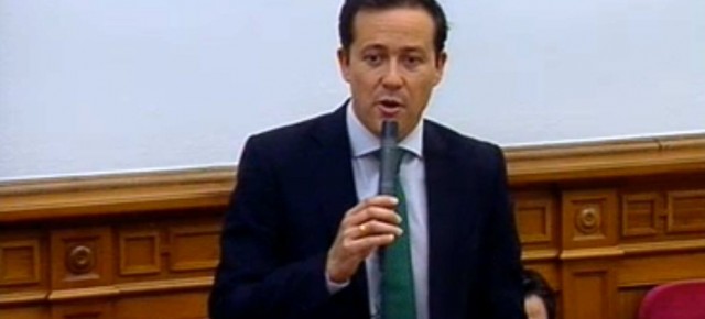 Velazquez preguntando al gobierno en la Cortes de CLM