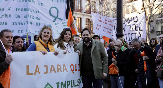 Núñez participa en la manifestación en Toledo bajo el lema ‘Agricultores al límite’ 