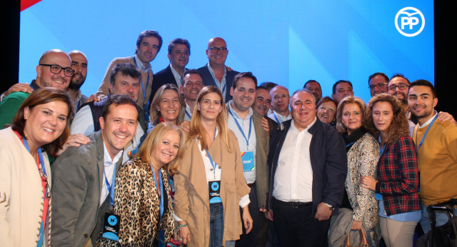 Nuñez con los alcaldes y concejales de CLM que han participado en la Intermunicipal nacional en Malaga